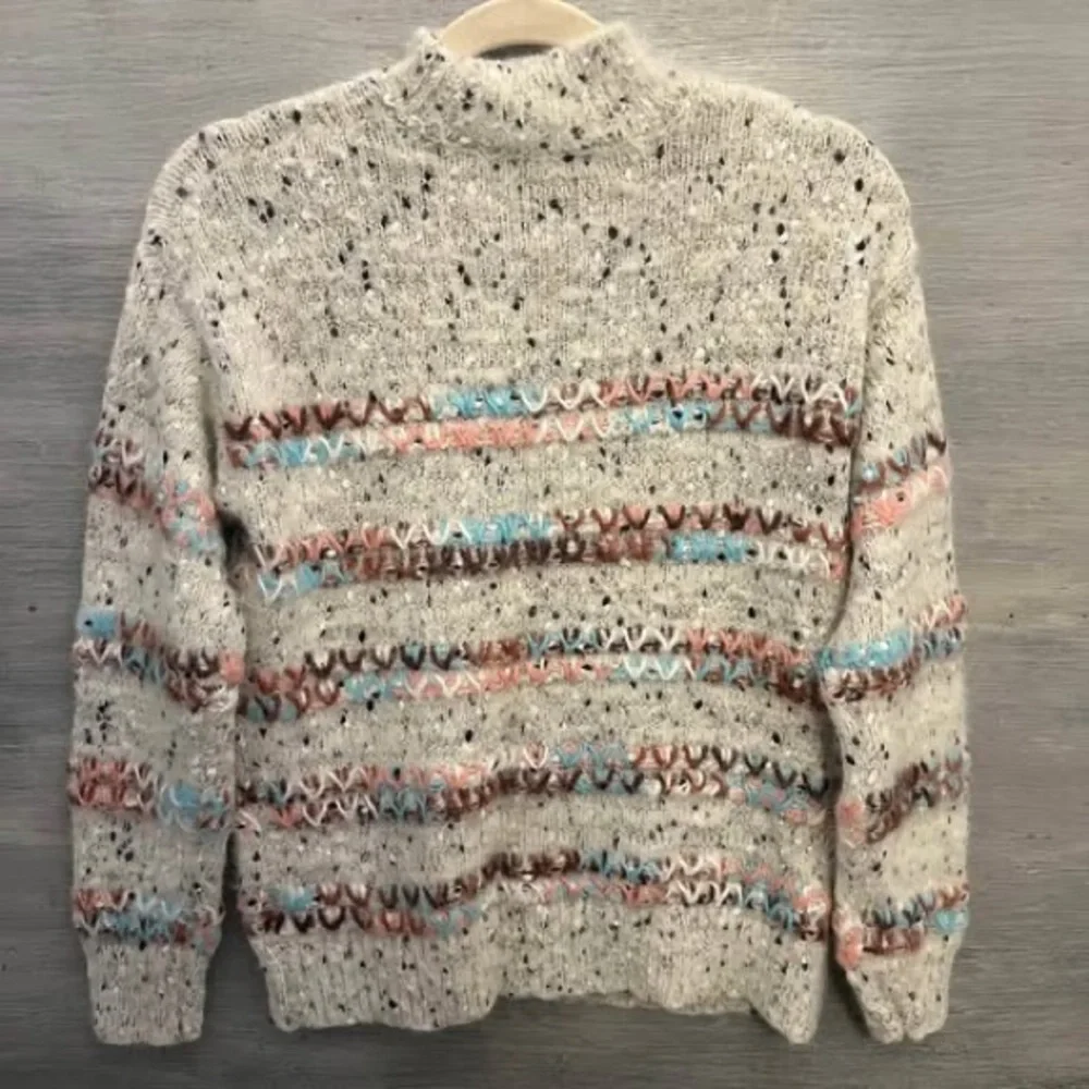 Maurices White Eyelash Cross Stitch‎ Stripe Crew Neck Sweater Small Like New